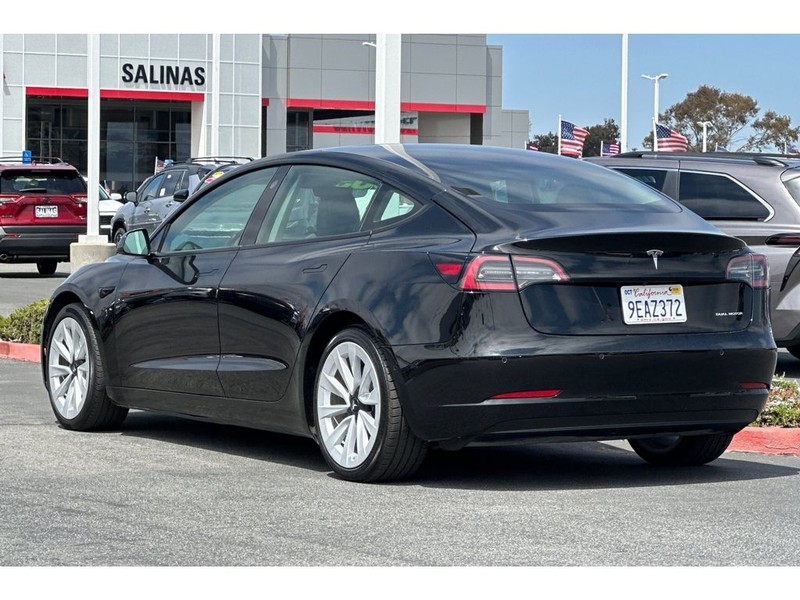 Tesla Model 3 Vehicle Full-screen Gallery Image 06