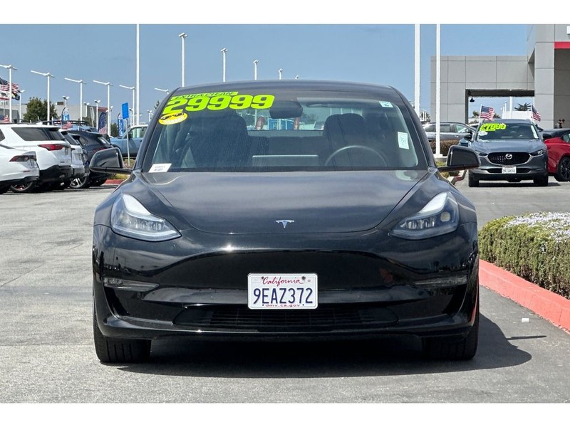 Tesla Model 3 Vehicle Full-screen Gallery Image 09