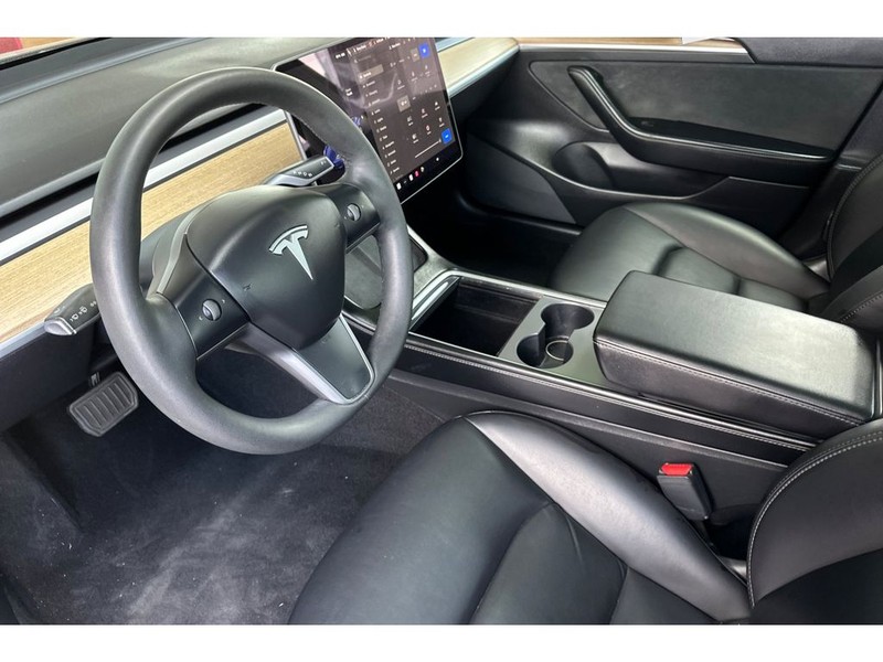 Tesla Model 3 Vehicle Full-screen Gallery Image 10