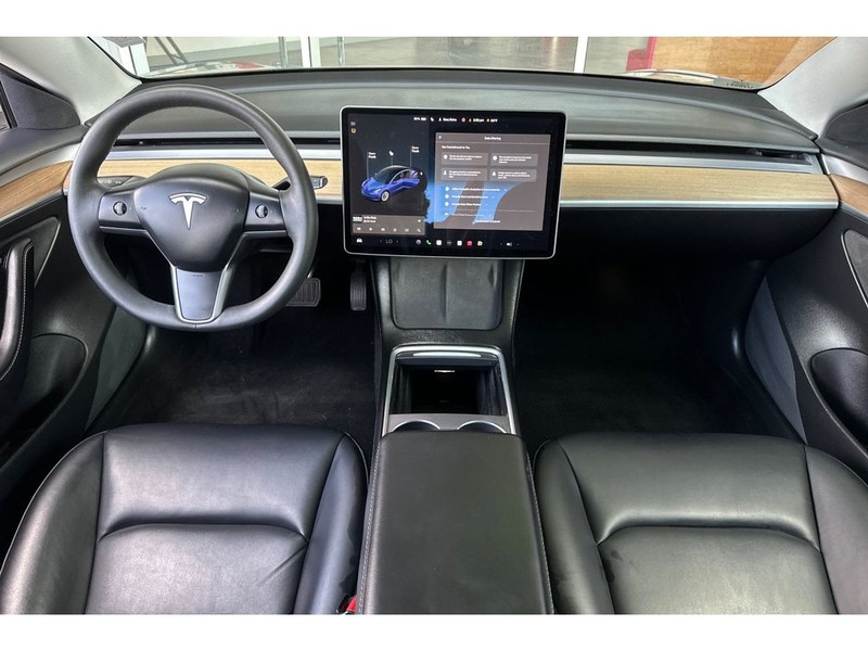 Tesla Model 3 Vehicle Full-screen Gallery Image 15
