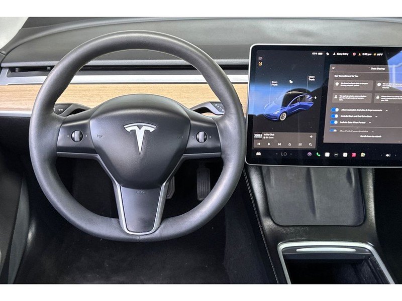 Tesla Model 3 Vehicle Full-screen Gallery Image 16