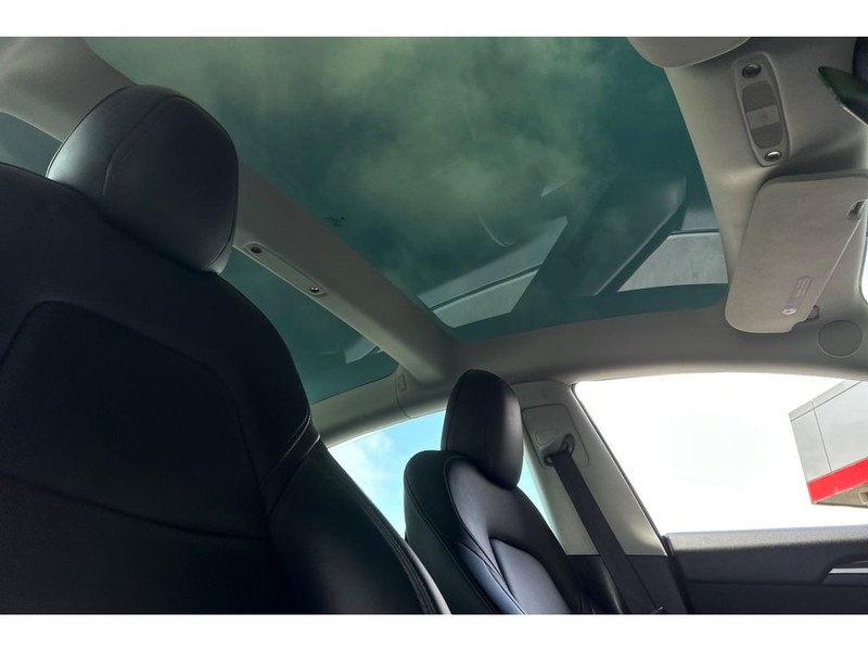Tesla Model 3 Vehicle Full-screen Gallery Image 18
