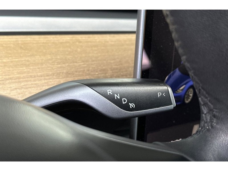 Tesla Model 3 Vehicle Full-screen Gallery Image 24