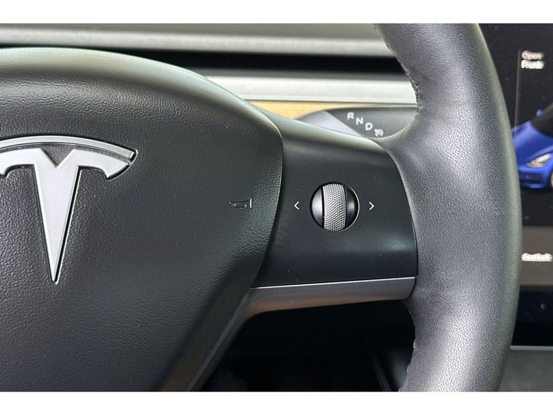 Tesla Model 3 Vehicle Full-screen Gallery Image 27