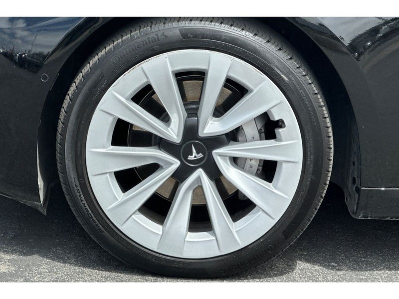 Tesla Model 3 Vehicle Full-screen Gallery Image 31