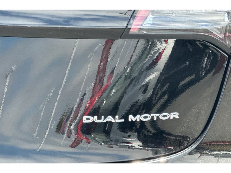 Tesla Model 3 Vehicle Full-screen Gallery Image 32