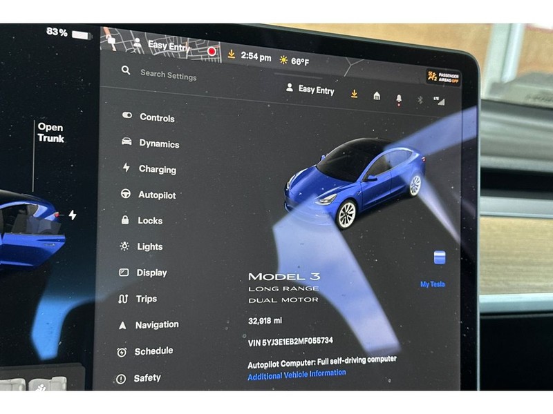 Tesla Model 3 Vehicle Full-screen Gallery Image 33