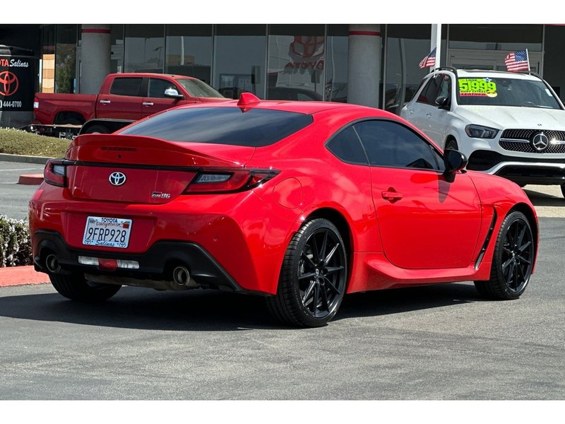 Toyota GR86 Vehicle Full-screen Gallery Image 04