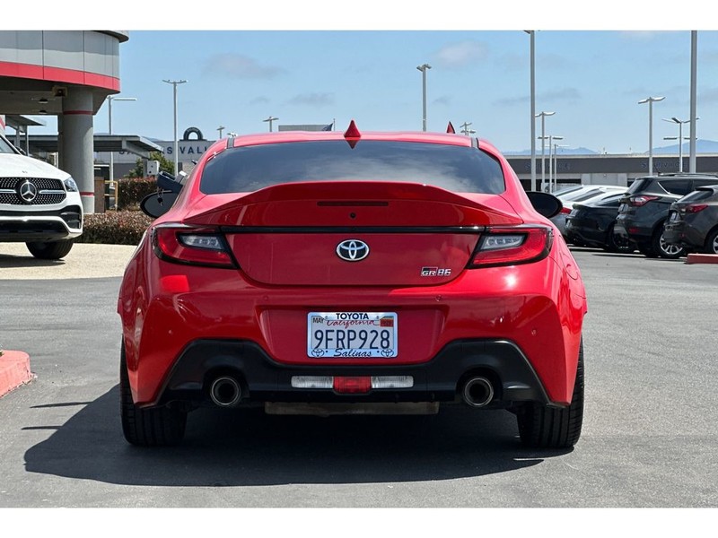 Toyota GR86 Vehicle Full-screen Gallery Image 05
