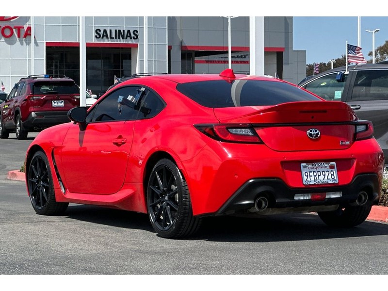 Toyota GR86 Vehicle Full-screen Gallery Image 06