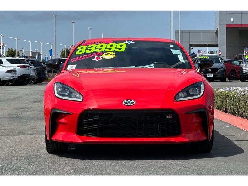 Toyota GR86 Vehicle Full-screen Gallery Image 09