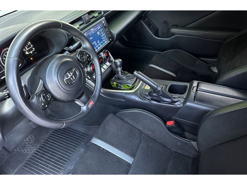 Toyota GR86 Vehicle Full-screen Gallery Image 10