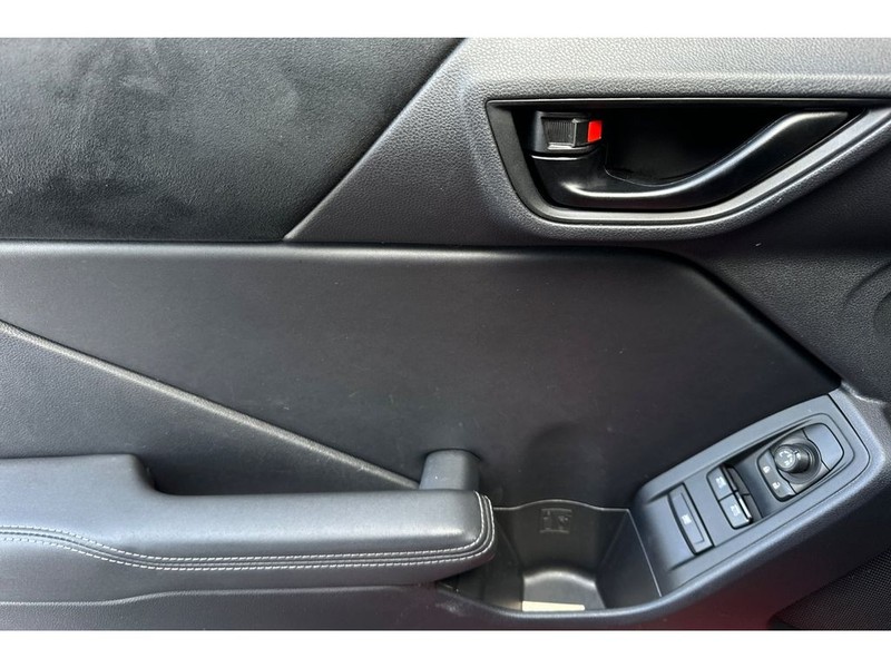 Toyota GR86 Vehicle Full-screen Gallery Image 11