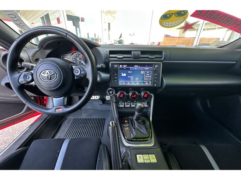 Toyota GR86 Vehicle Full-screen Gallery Image 14
