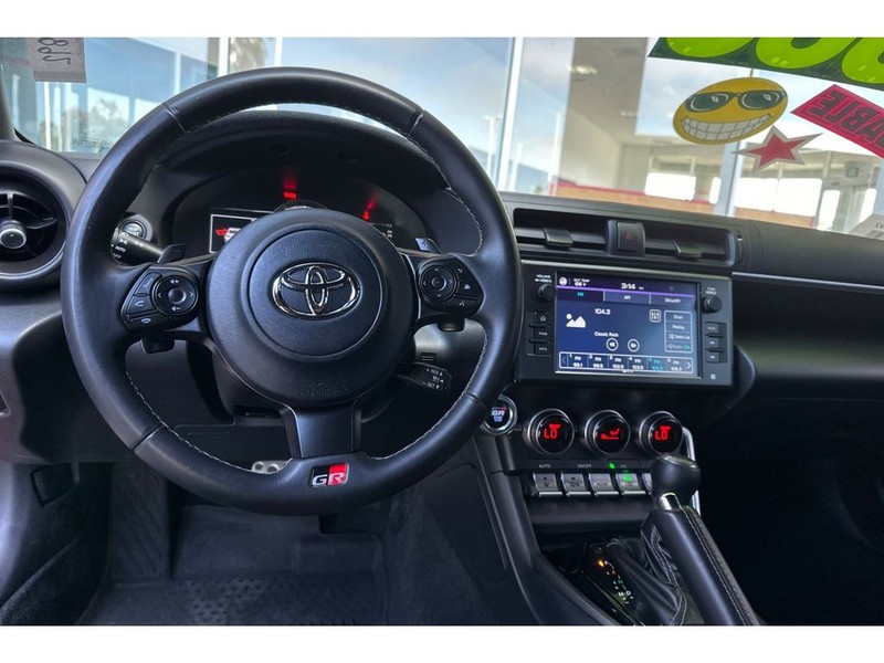 Toyota GR86 Vehicle Full-screen Gallery Image 15