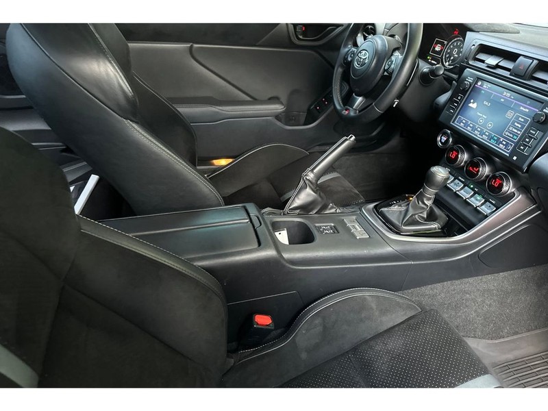 Toyota GR86 Vehicle Full-screen Gallery Image 16