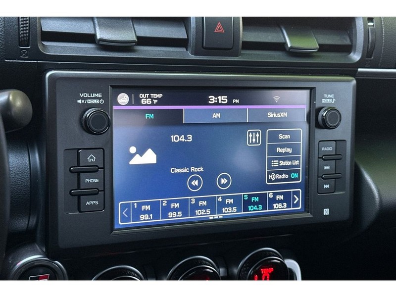 Toyota GR86 Vehicle Full-screen Gallery Image 19