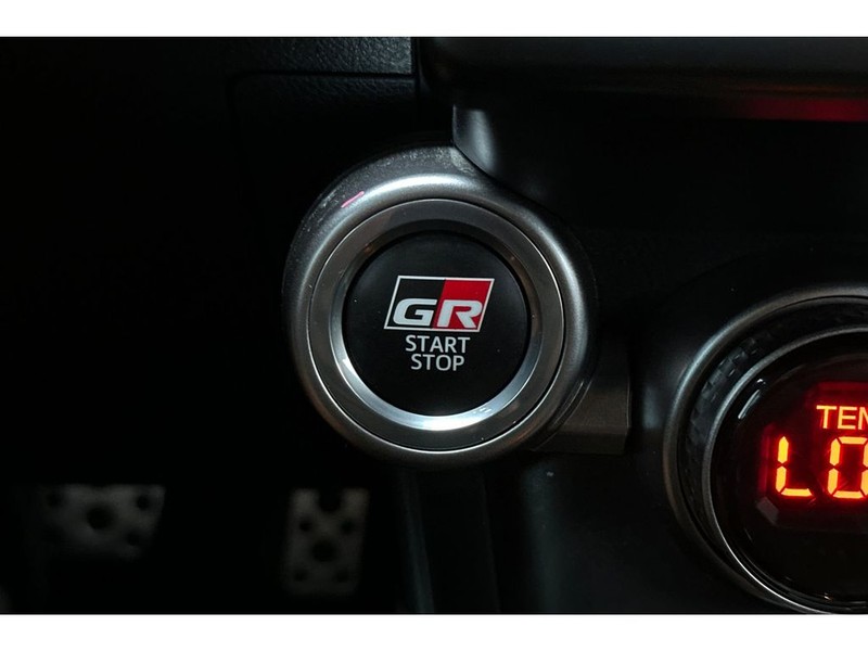 Toyota GR86 Vehicle Full-screen Gallery Image 23