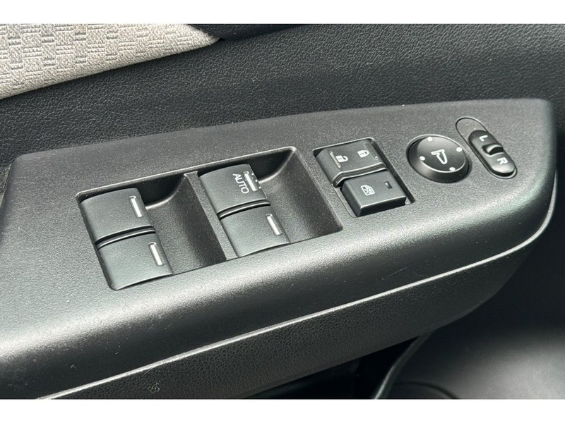 Honda CR-V Vehicle Full-screen Gallery Image 12