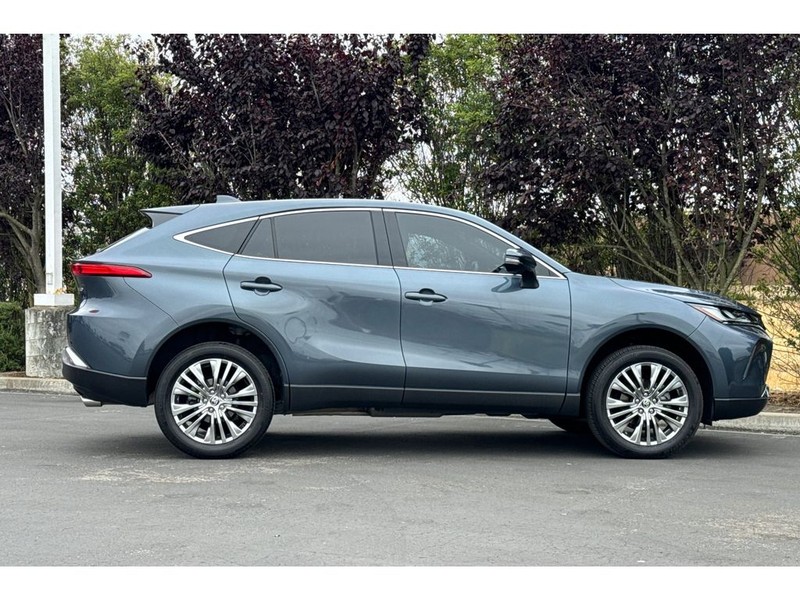 Toyota Venza Vehicle Full-screen Gallery Image 03