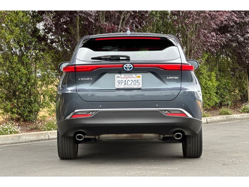 Toyota Venza Vehicle Full-screen Gallery Image 05