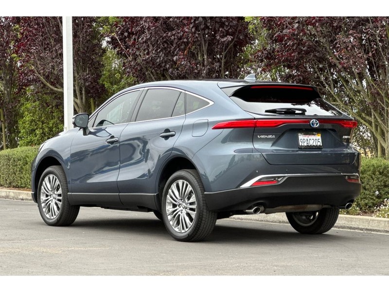 Toyota Venza Vehicle Full-screen Gallery Image 06