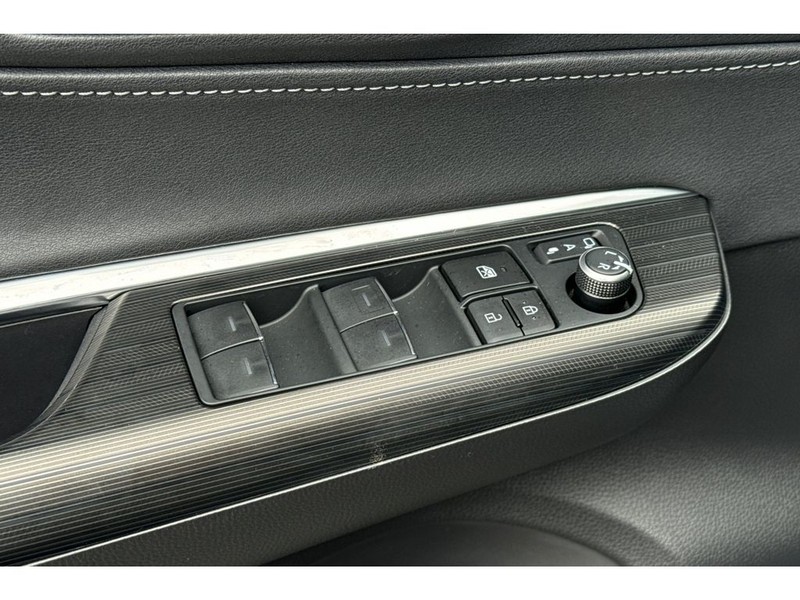 Toyota Venza Vehicle Full-screen Gallery Image 12