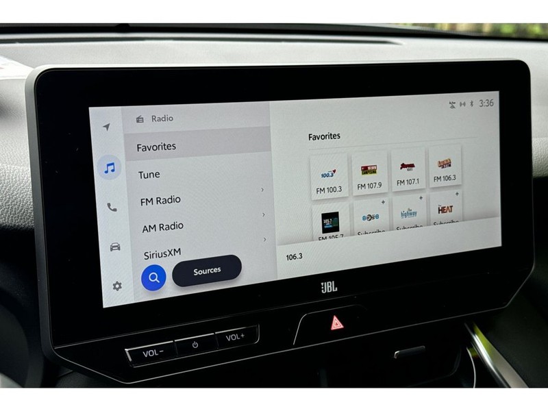 Toyota Venza Vehicle Full-screen Gallery Image 19
