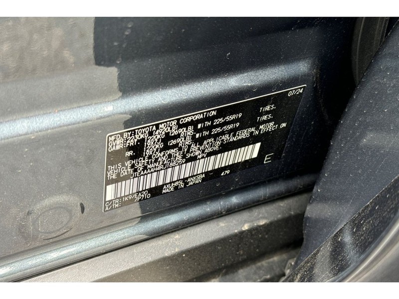Toyota Venza Vehicle Full-screen Gallery Image 31