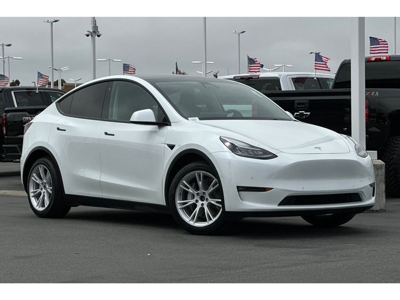 Tesla Model Y Vehicle Full-screen Gallery Image 02