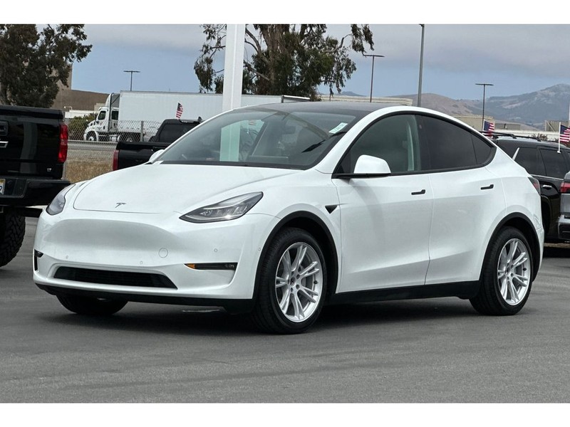 Tesla Model Y Vehicle Full-screen Gallery Image 08