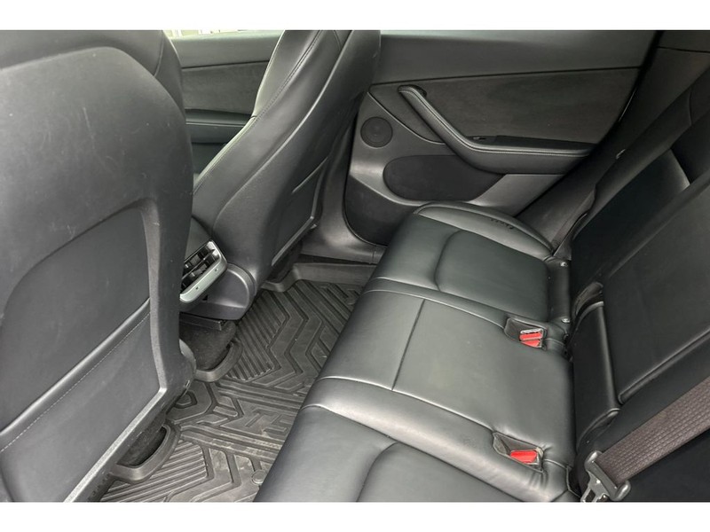 Tesla Model Y Vehicle Full-screen Gallery Image 13