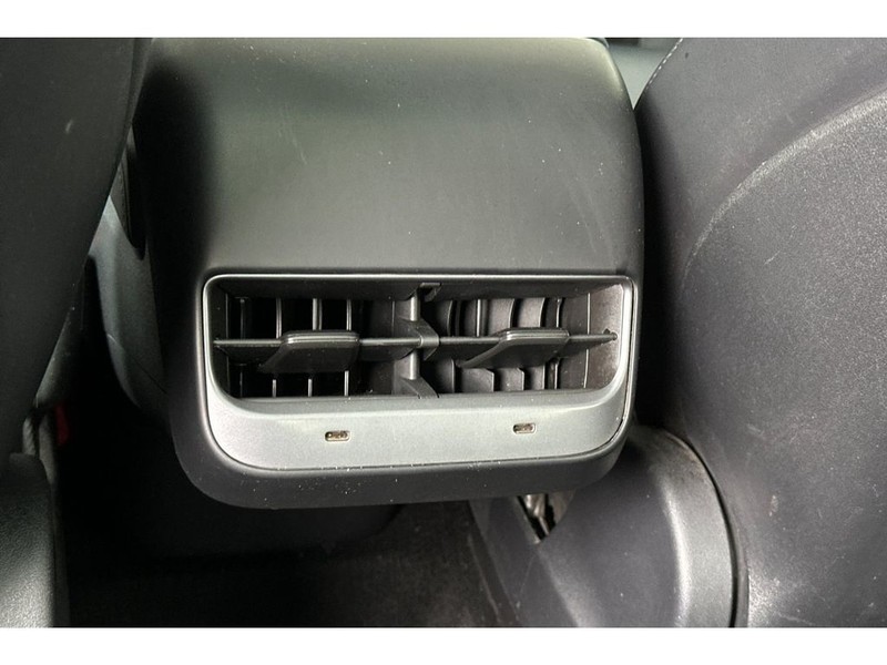 Tesla Model Y Vehicle Full-screen Gallery Image 14