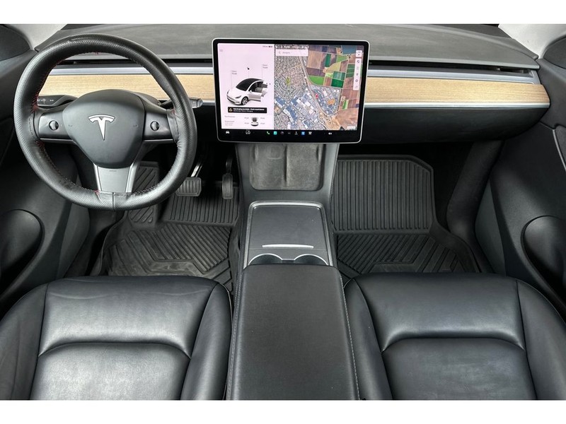 Tesla Model Y Vehicle Full-screen Gallery Image 15