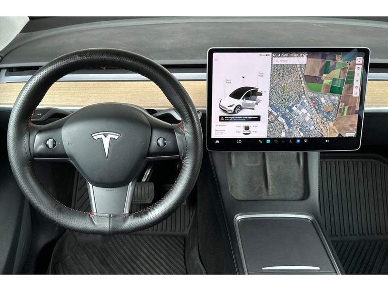 Tesla Model Y Vehicle Full-screen Gallery Image 16