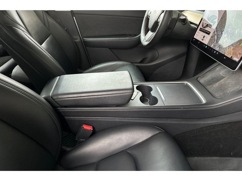 Tesla Model Y Vehicle Full-screen Gallery Image 18