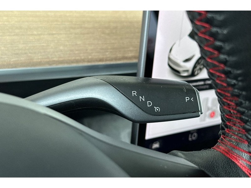 Tesla Model Y Vehicle Full-screen Gallery Image 25