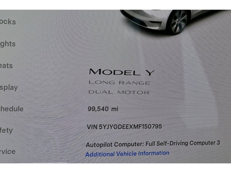 Tesla Model Y Vehicle Full-screen Gallery Image 30