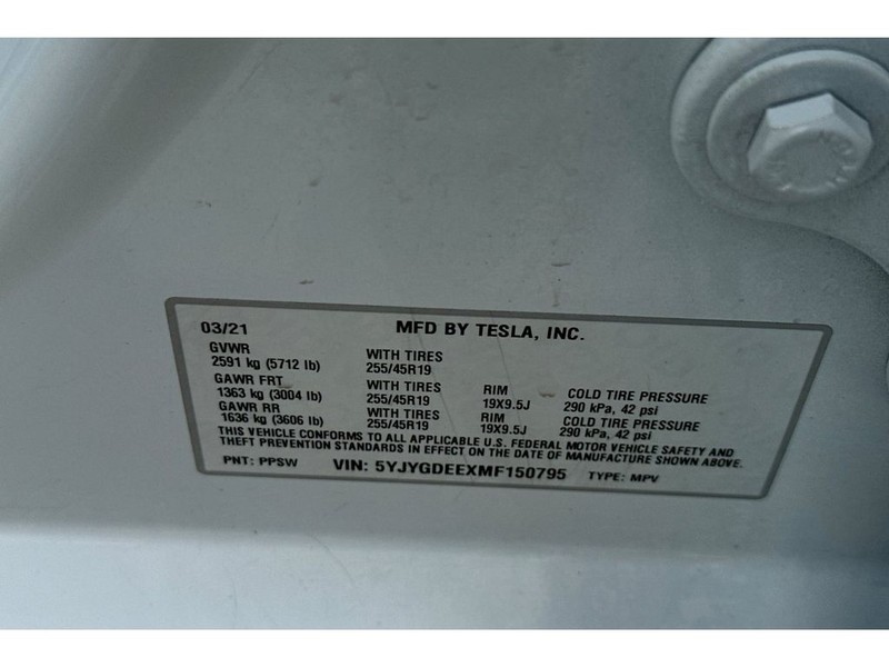 Tesla Model Y Vehicle Full-screen Gallery Image 35