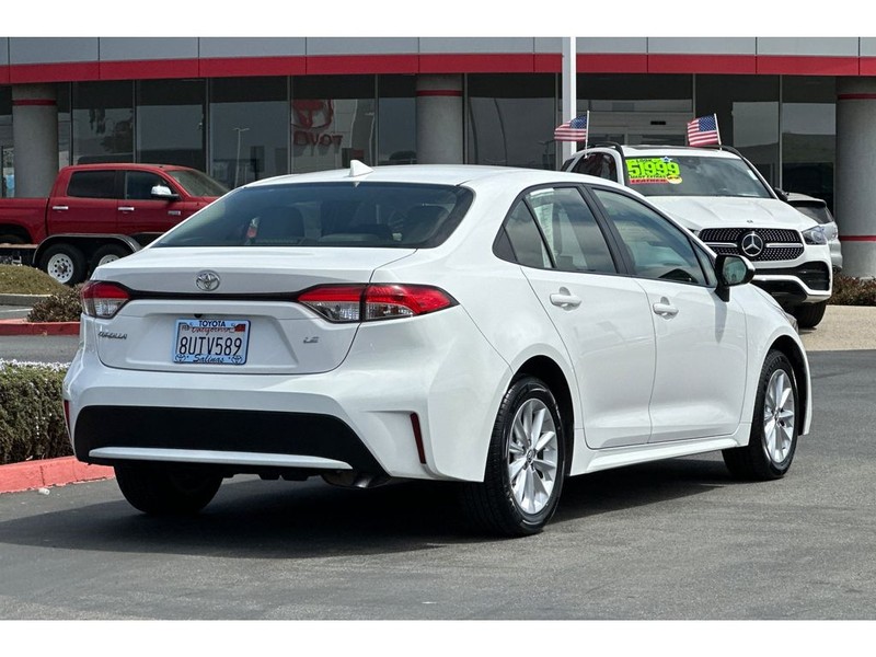 Toyota Corolla Vehicle Full-screen Gallery Image 04