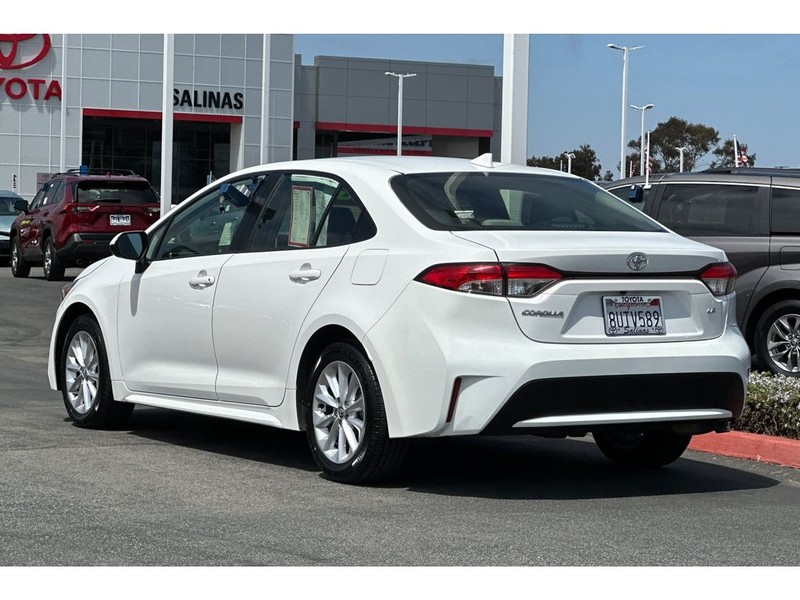 Toyota Corolla Vehicle Full-screen Gallery Image 06