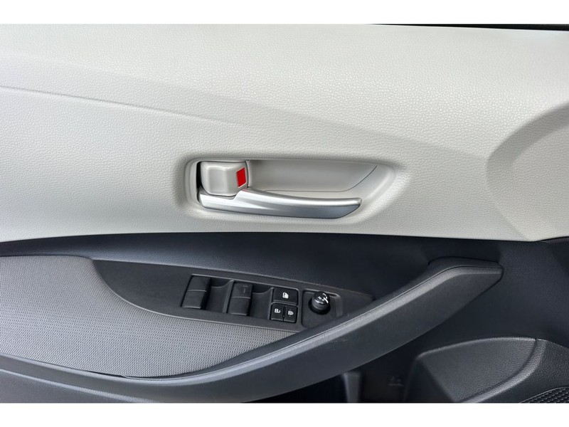 Toyota Corolla Vehicle Full-screen Gallery Image 11