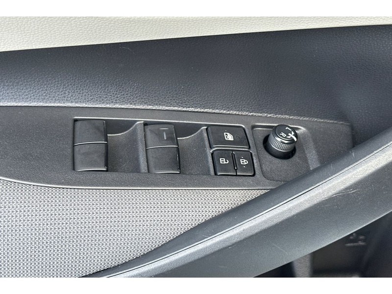 Toyota Corolla Vehicle Full-screen Gallery Image 12