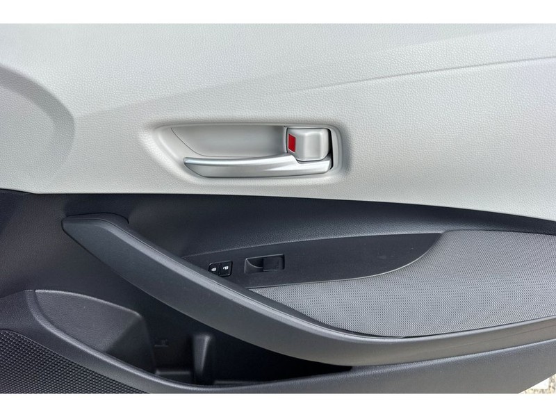 Toyota Corolla Vehicle Full-screen Gallery Image 18