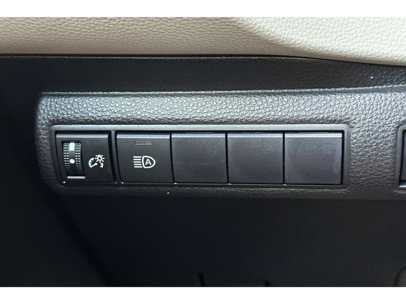 Toyota Corolla Vehicle Full-screen Gallery Image 29