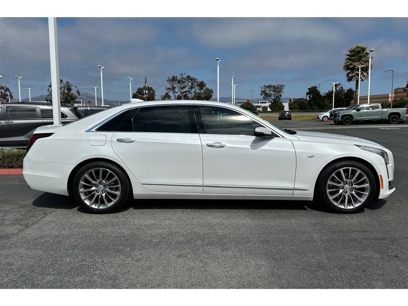 Cadillac CT6 Vehicle Full-screen Gallery Image 03