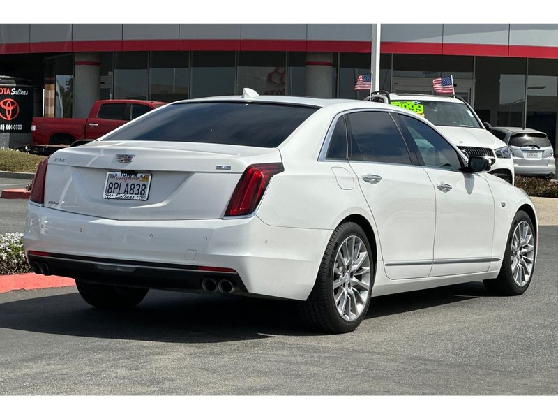 Cadillac CT6 Vehicle Full-screen Gallery Image 04