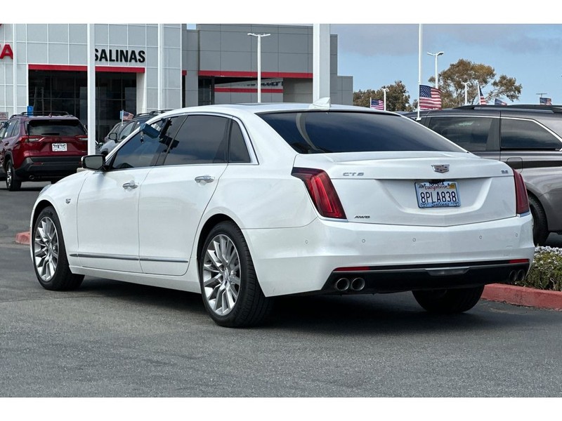 Cadillac CT6 Vehicle Full-screen Gallery Image 06