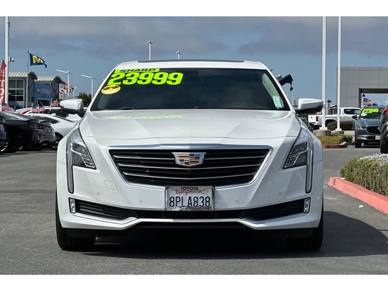 Cadillac CT6 Vehicle Full-screen Gallery Image 09