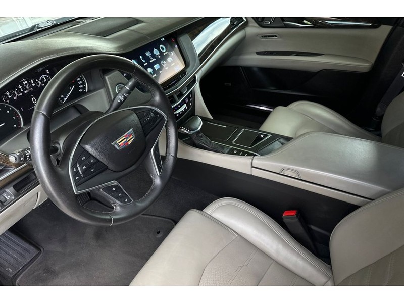 Cadillac CT6 Vehicle Full-screen Gallery Image 10